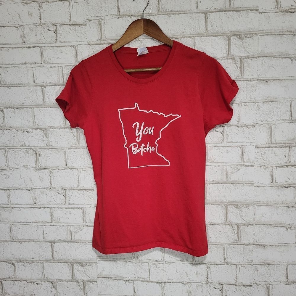MN "you betcha"‎ graphic tee